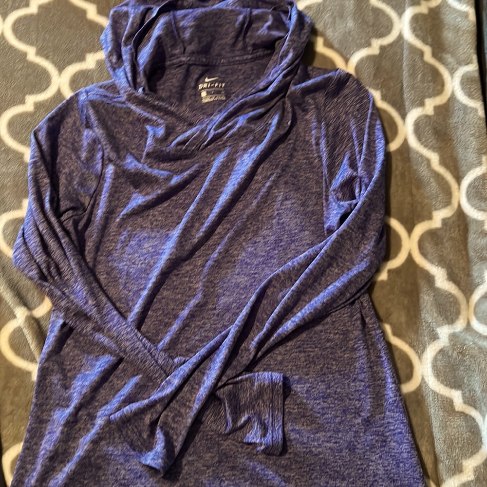 New without tags Nike Small Women’s lightweight hoodie